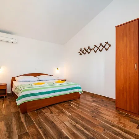 Adam * Starigrad Paklenica