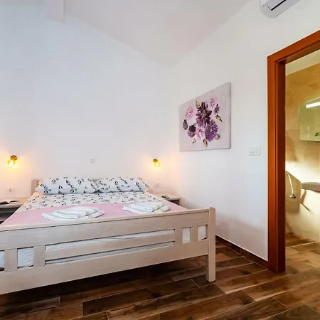 Adam Starigrad Paklenica