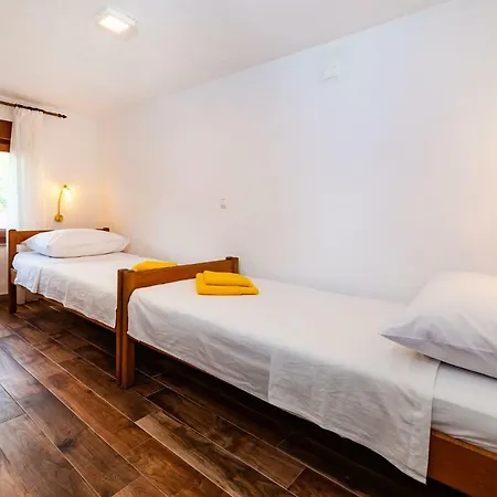 Adam Starigrad Paklenica