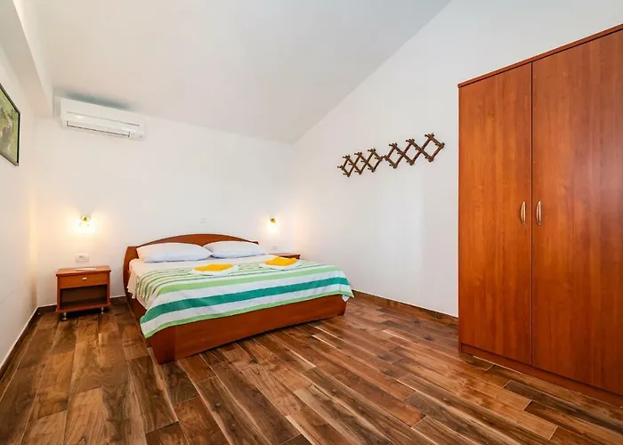 Adam * Starigrad Paklenica